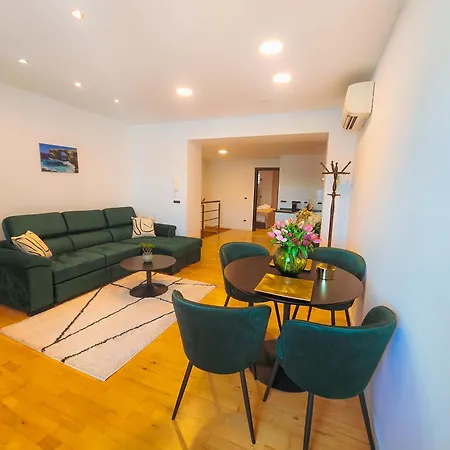 La Riva Sea View לינה וארוחת בוקר *