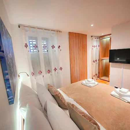 La Riva Sea View לינה וארוחת בוקר *